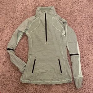 Lululemon run briskly 1/2 zip